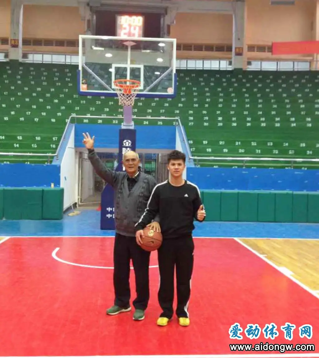 如何通过练习提升篮球罚球的速度和准确性?_1
